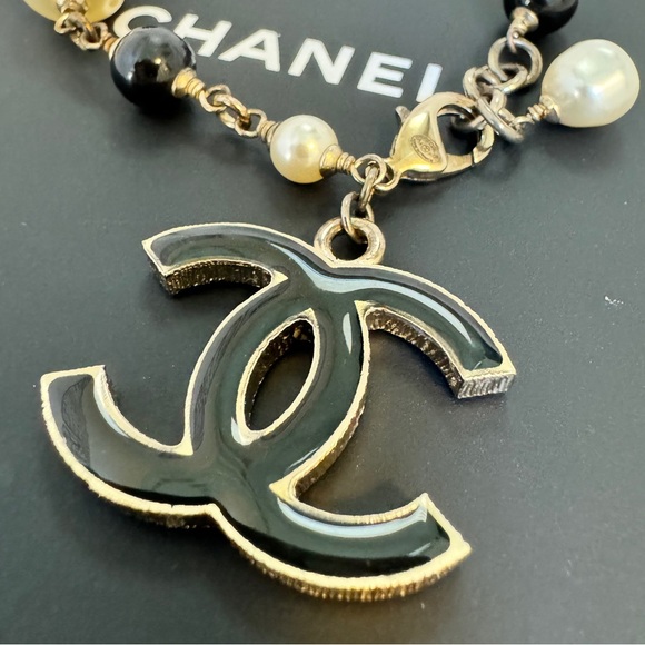 Chanel Enamel Pearl Beaded CC Bracelet - Picture 5 of 9